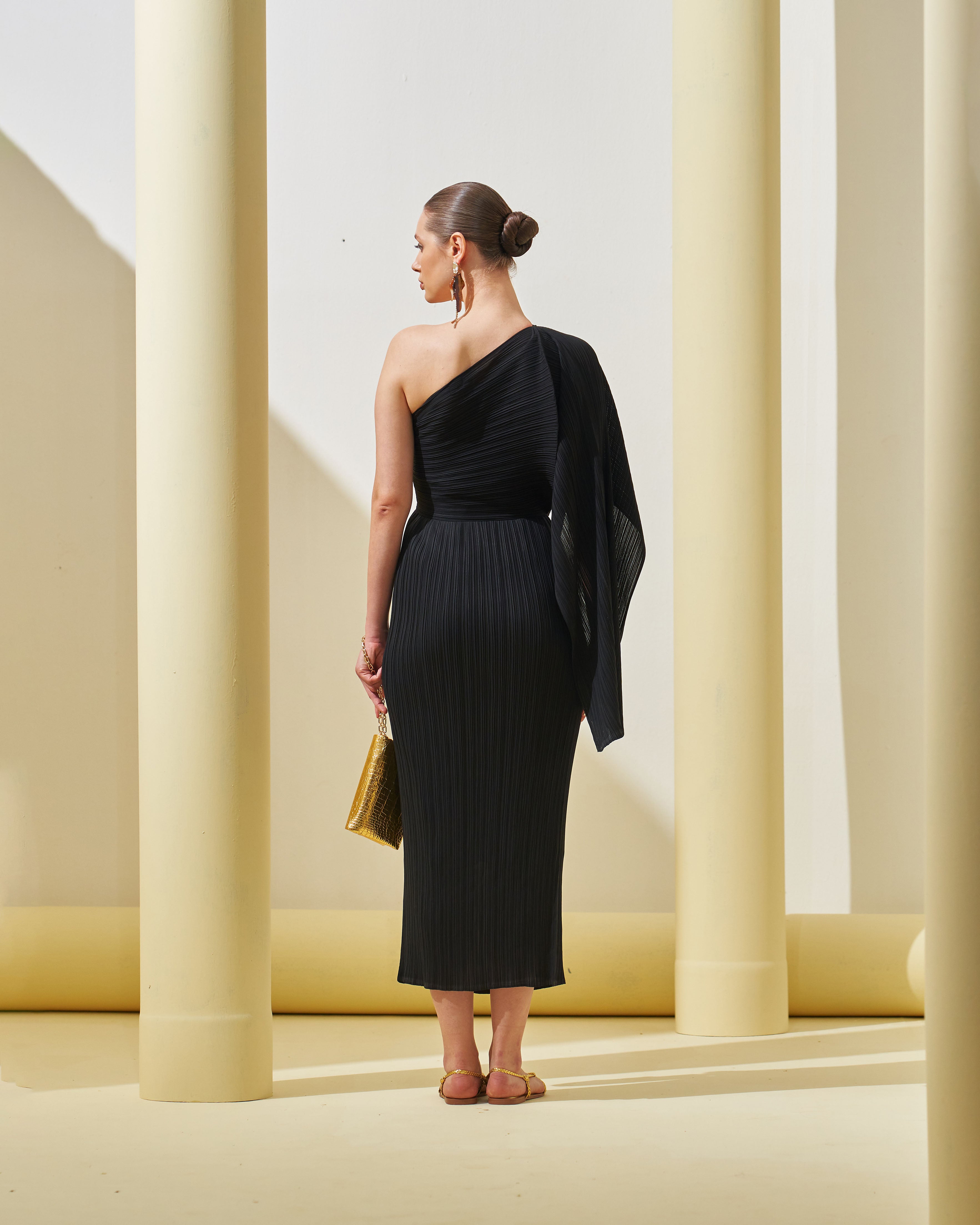 BLACK ONE SHOULDER DRAPE DRESS