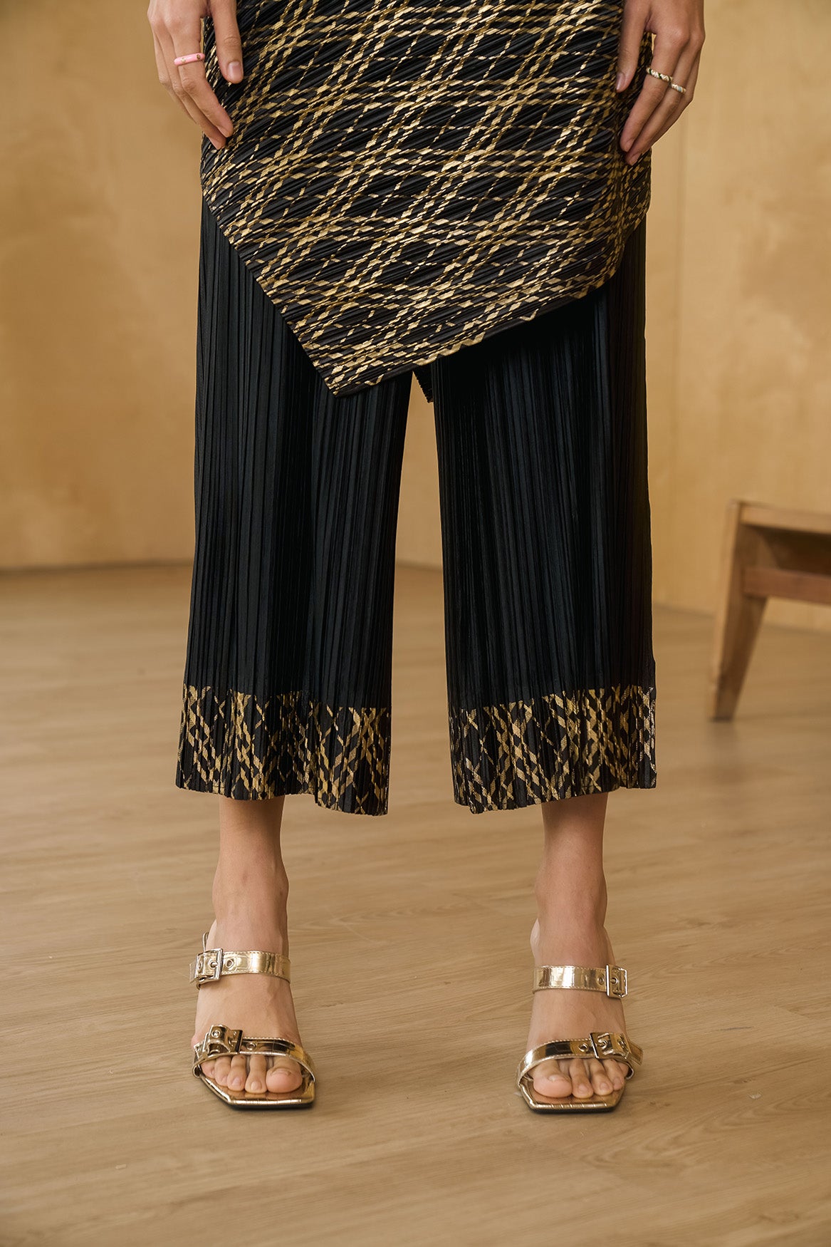 BLACK METALLIC KURTI DRAPE SET