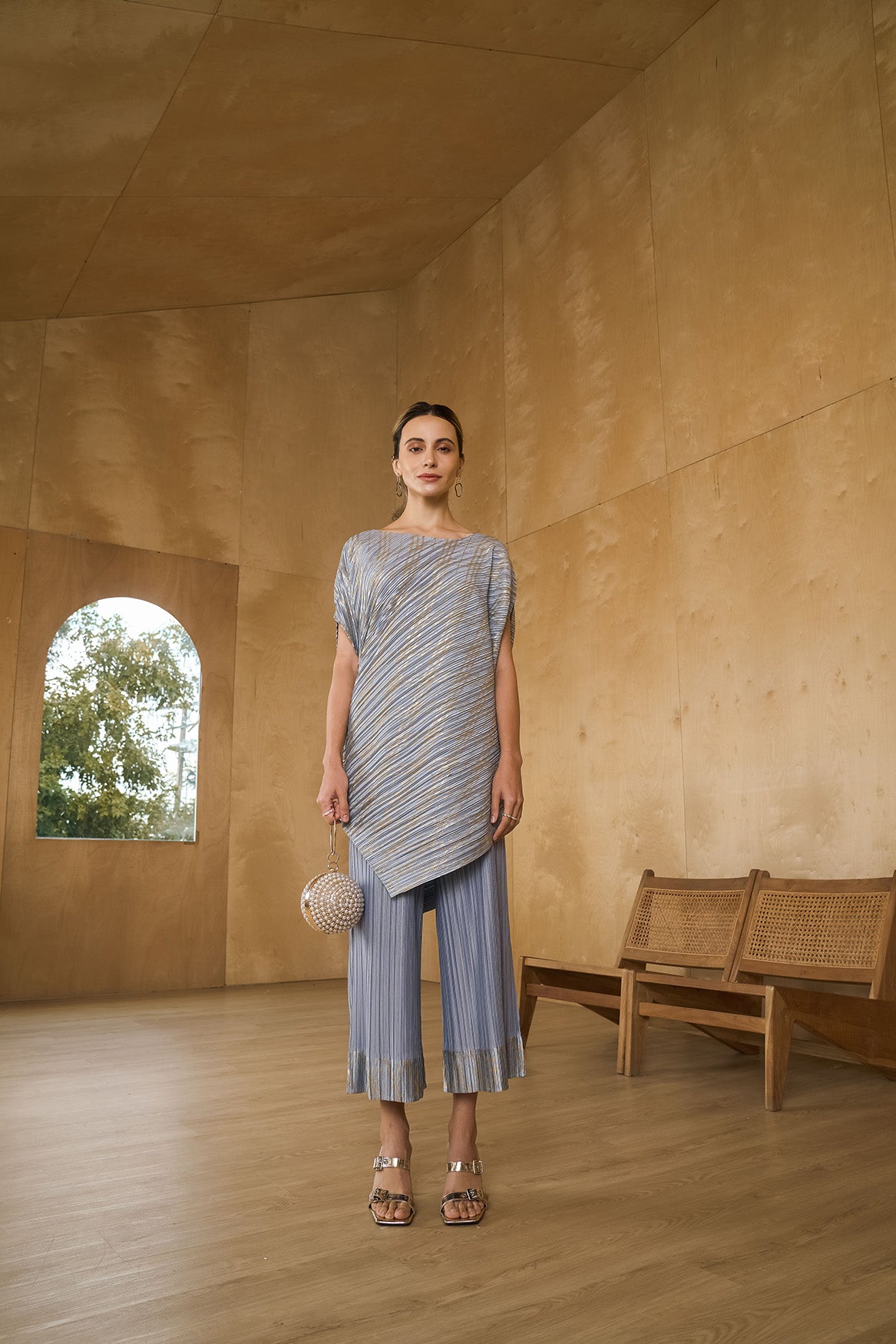 GREY METALLIC KURTI DRAPE SET