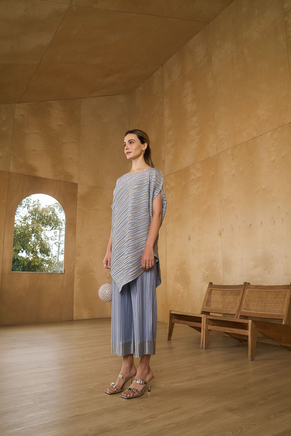 GREY METALLIC KURTI DRAPE SET