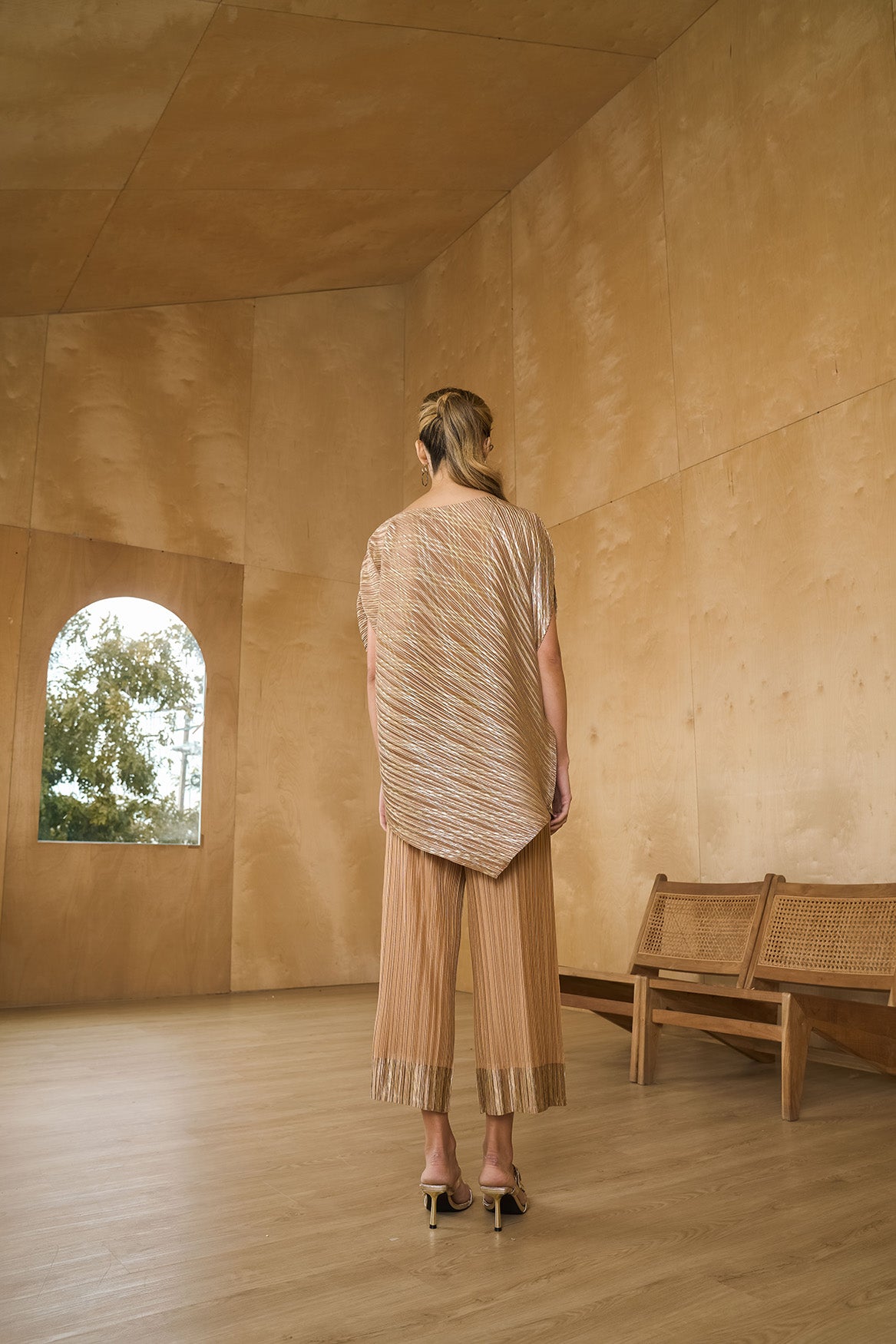 GOLD METALLIC KURTI DRAPE SET