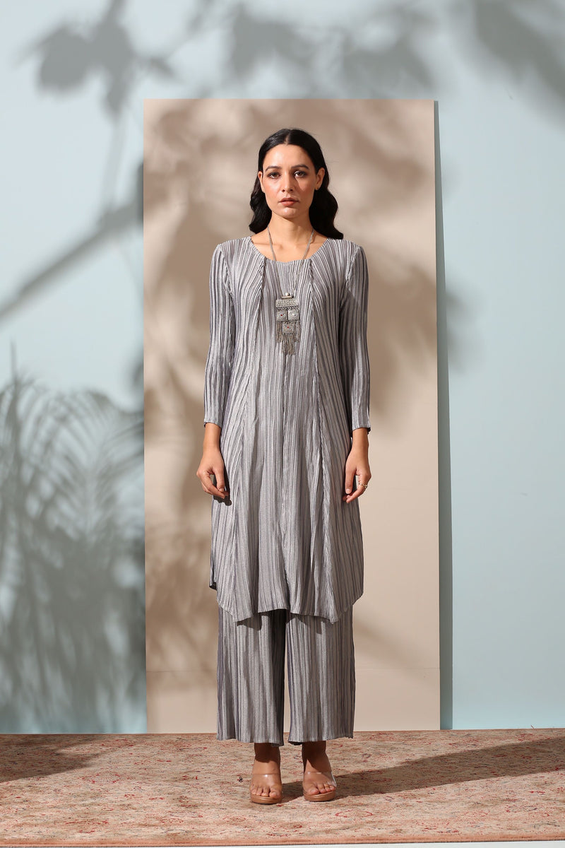 Buy online Silver Silk Straight Kurta from Kurta Kurtis for Women by Elini  for ₹1099 at 0% off | 2024 Limeroad.com