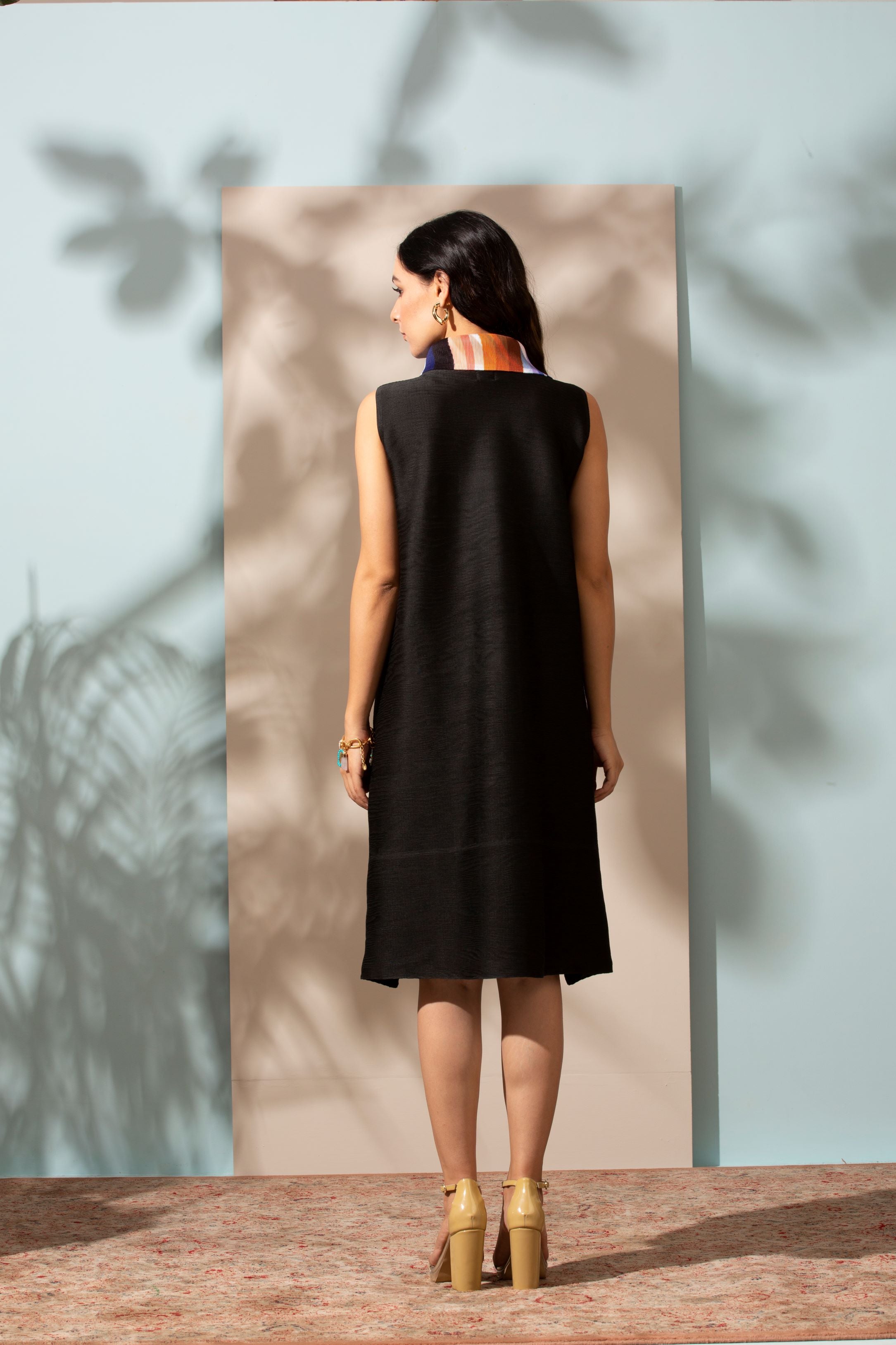 BLACK PRINTED SCARF NECK DRESS