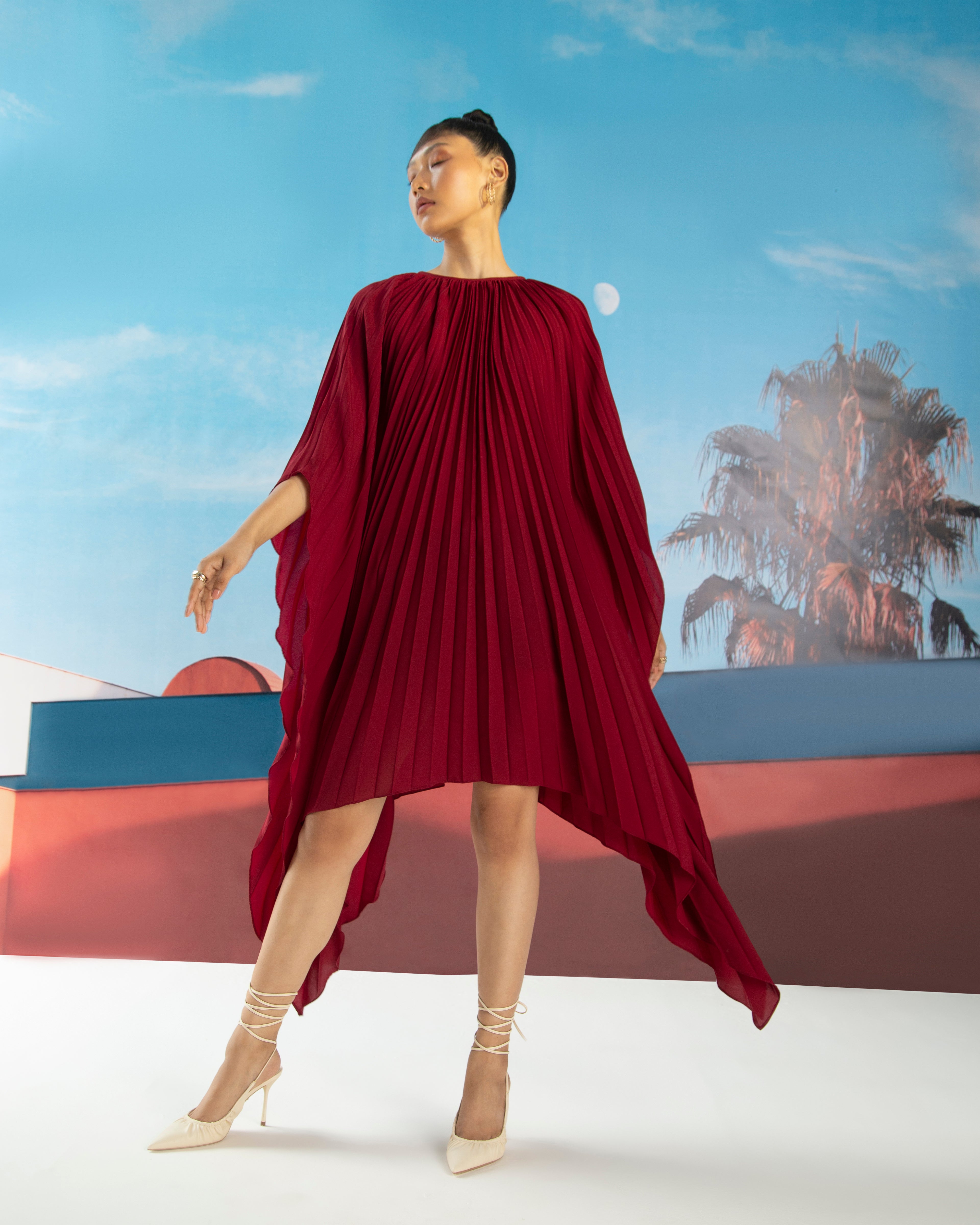 MAROON PLEATED CAPE