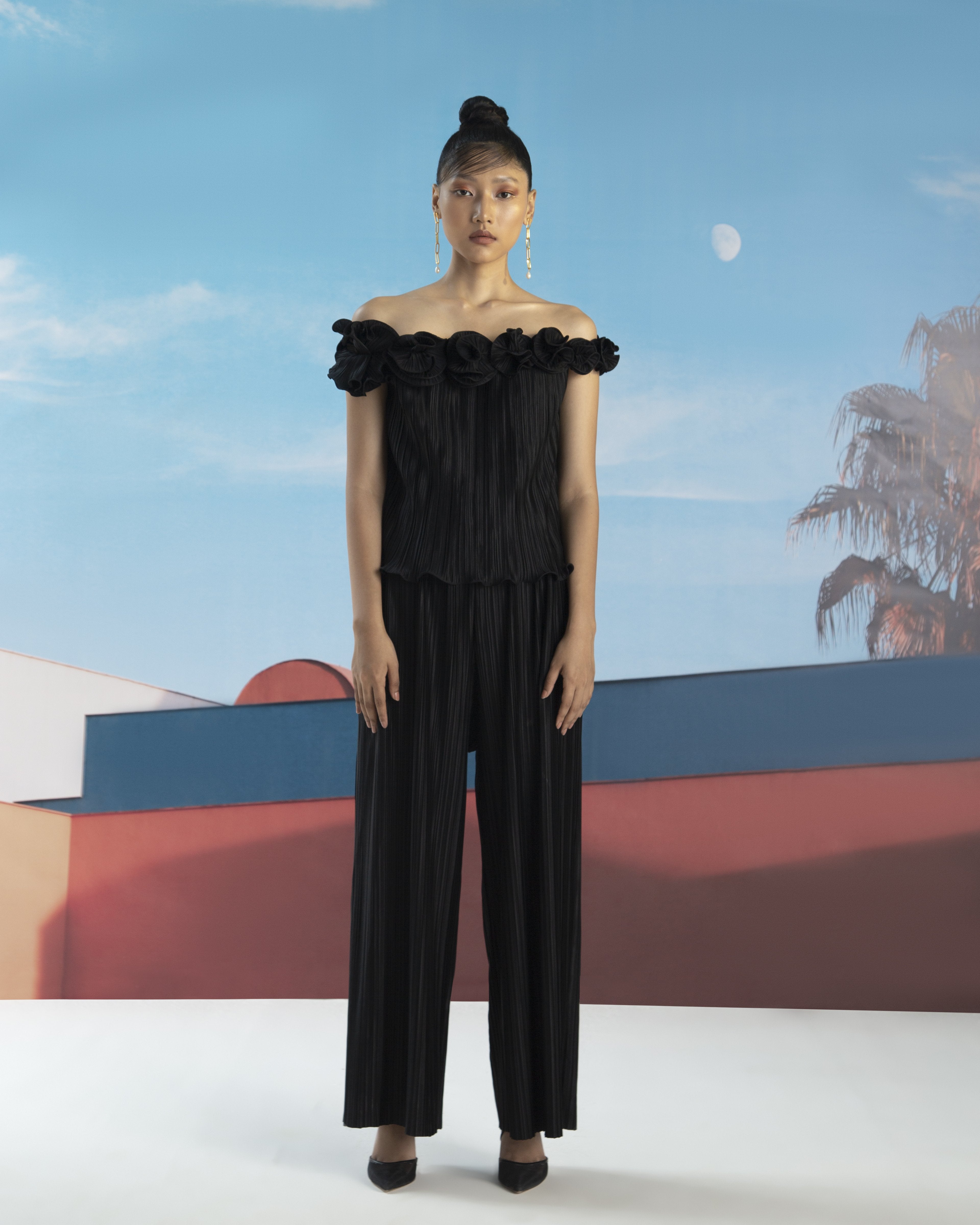 BLACK PLEATED STRAIGHT PANT