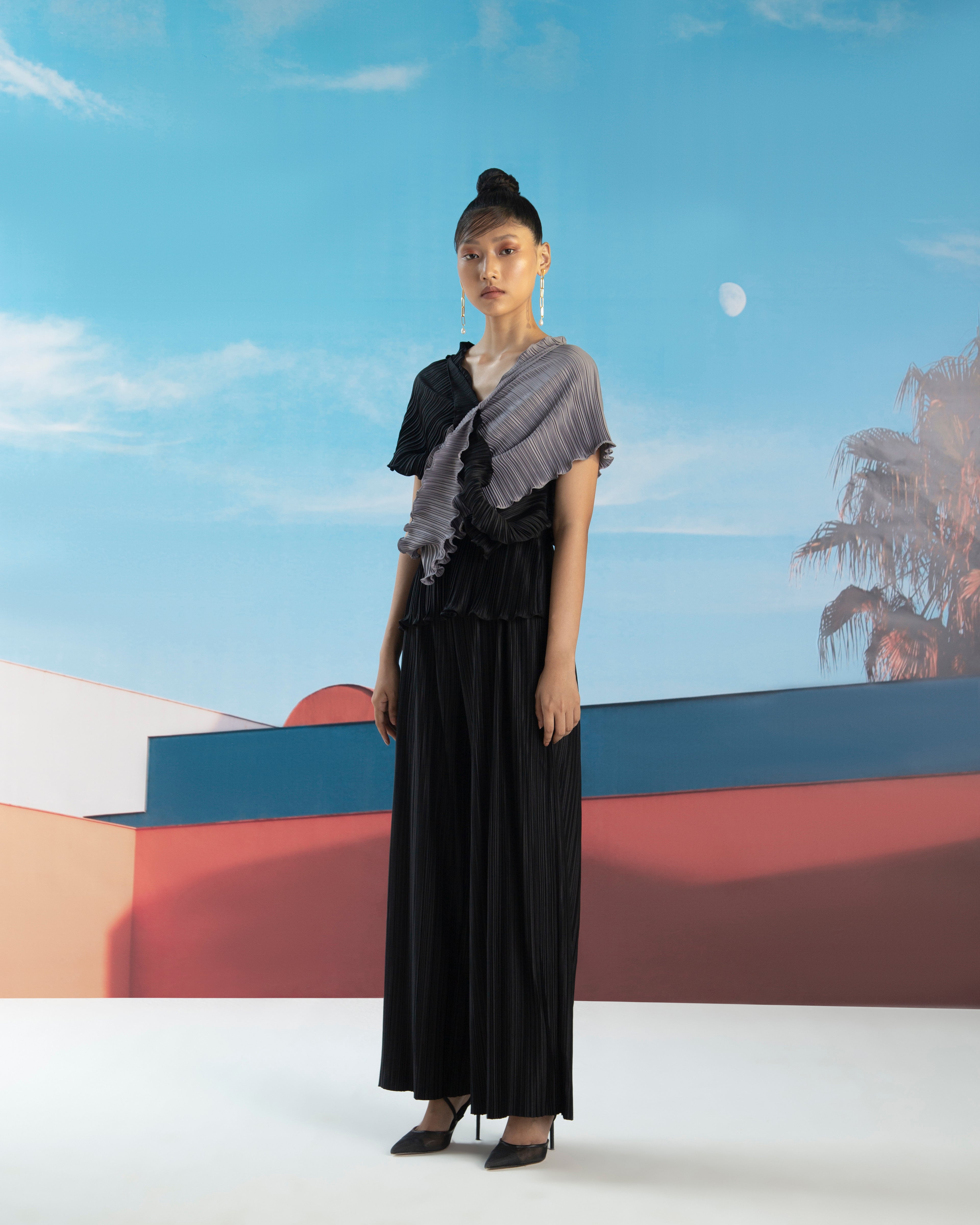 BLACK GREY PLEATED DRAPE TOP
