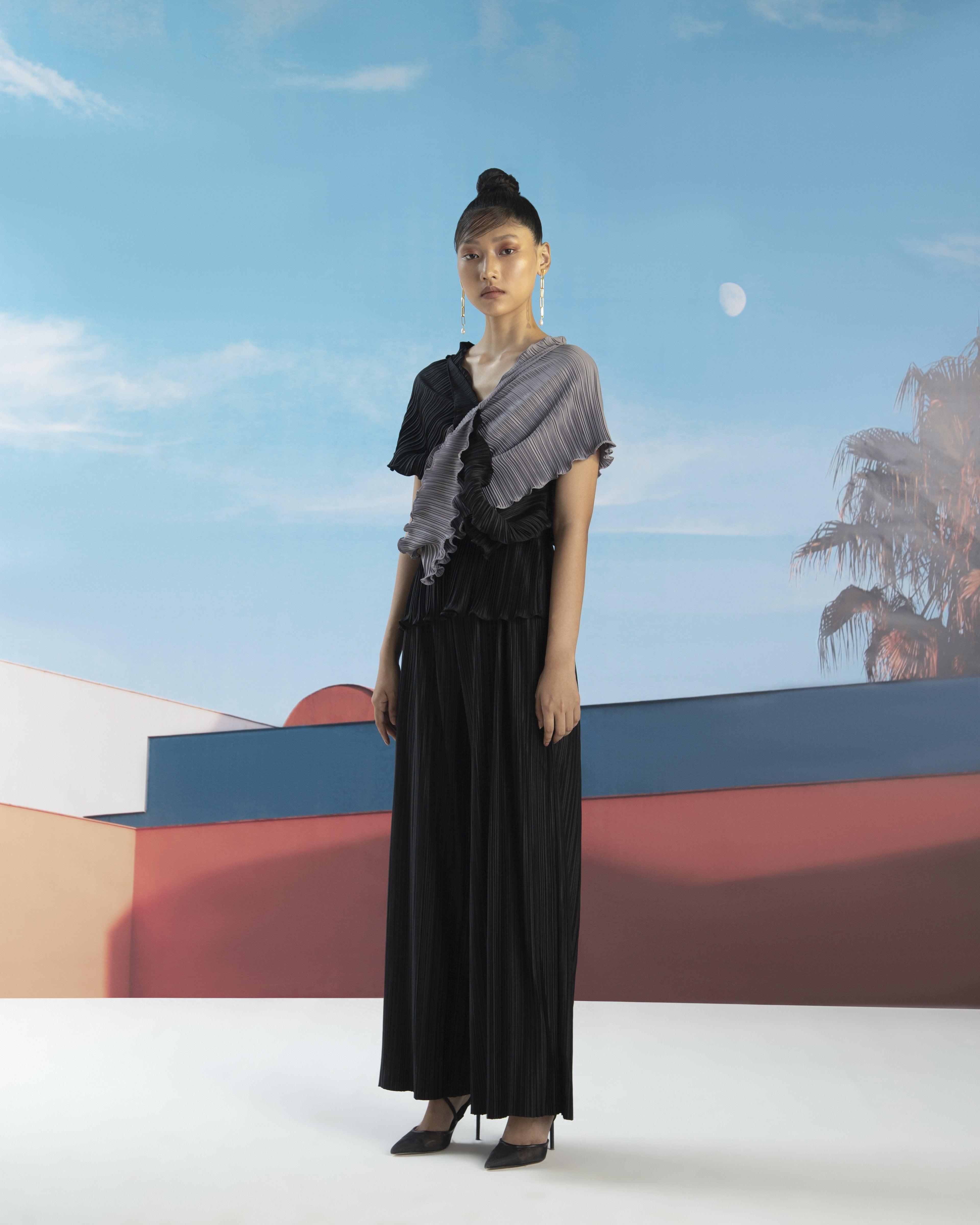 BLACK STRAIGHT PLEATED PANT