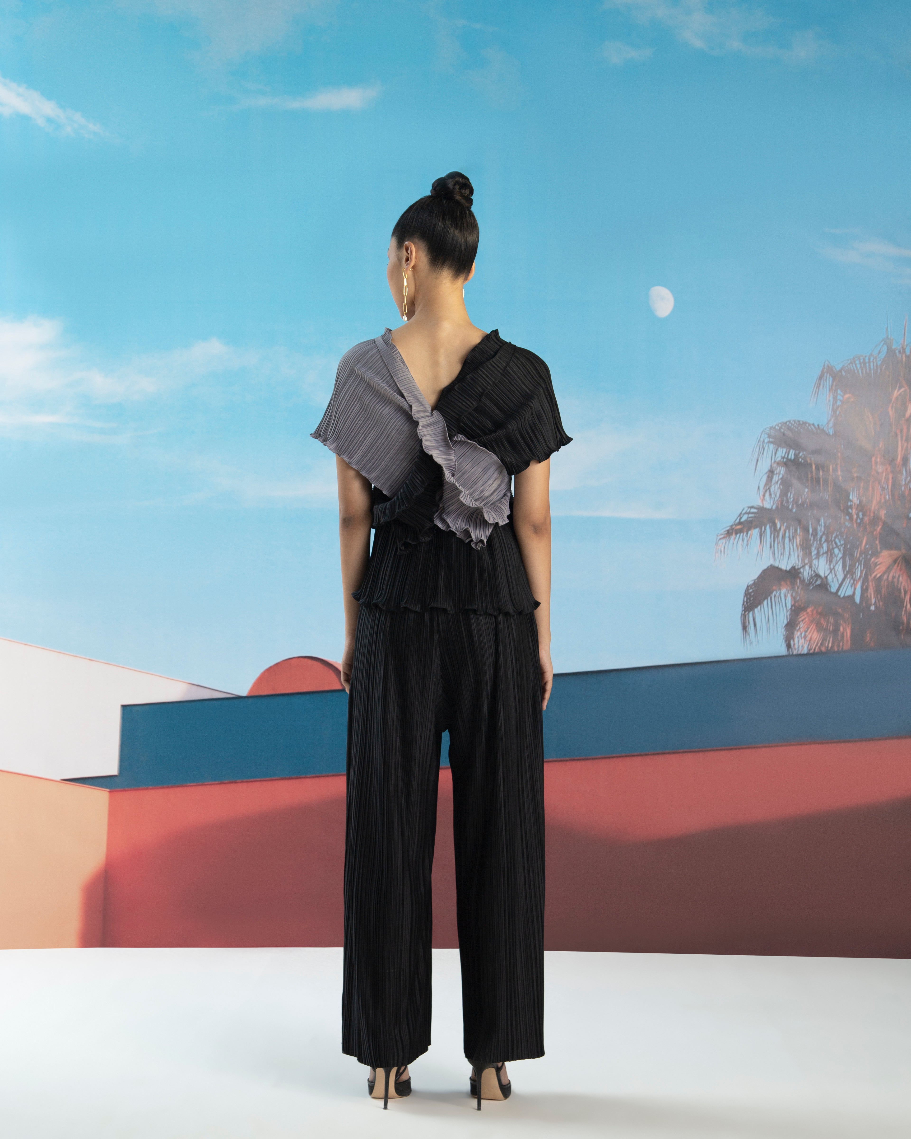 BLACK GREY PLEATED DRAPE TOP