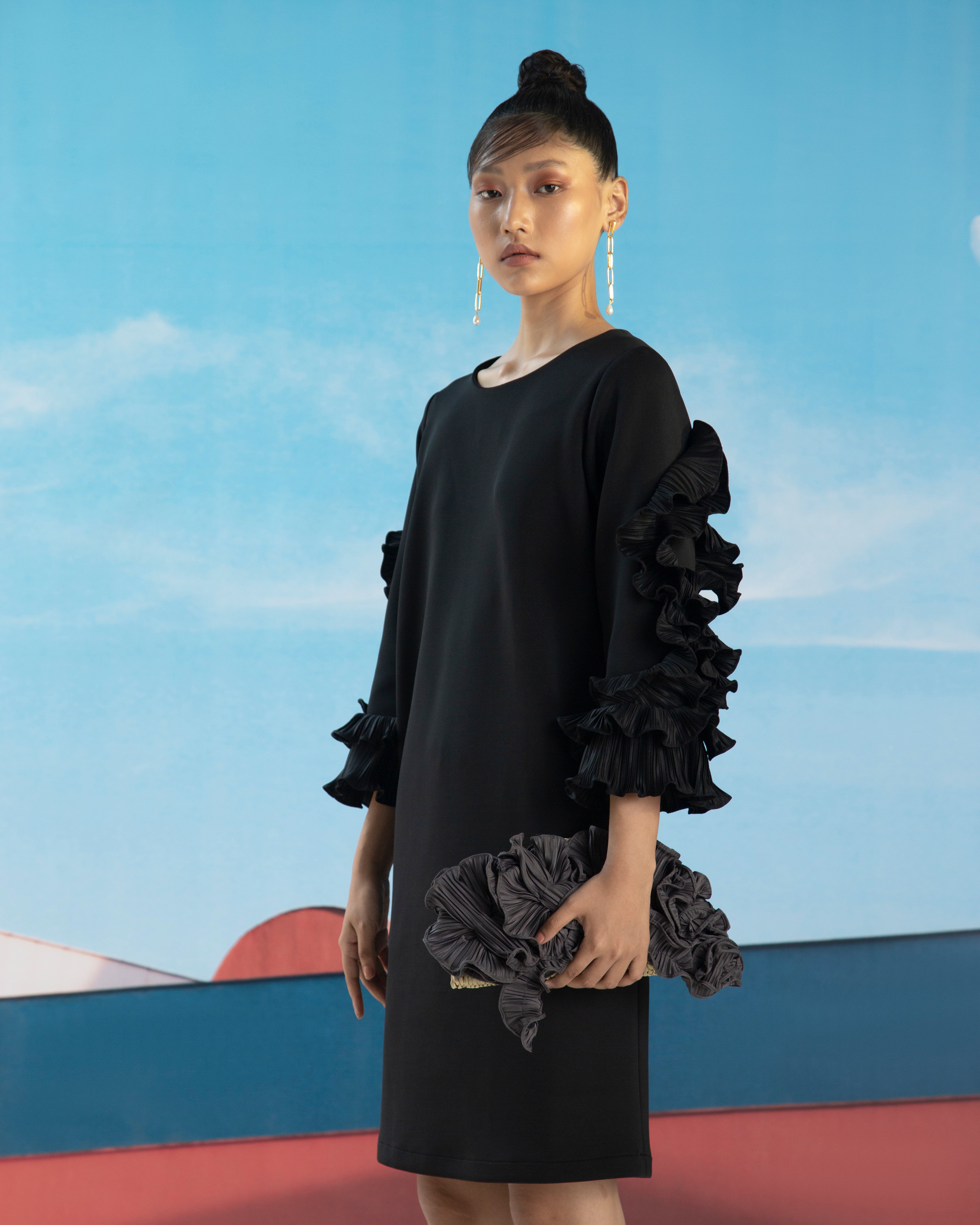 BLACK FLOWER SLEEVES DRESS