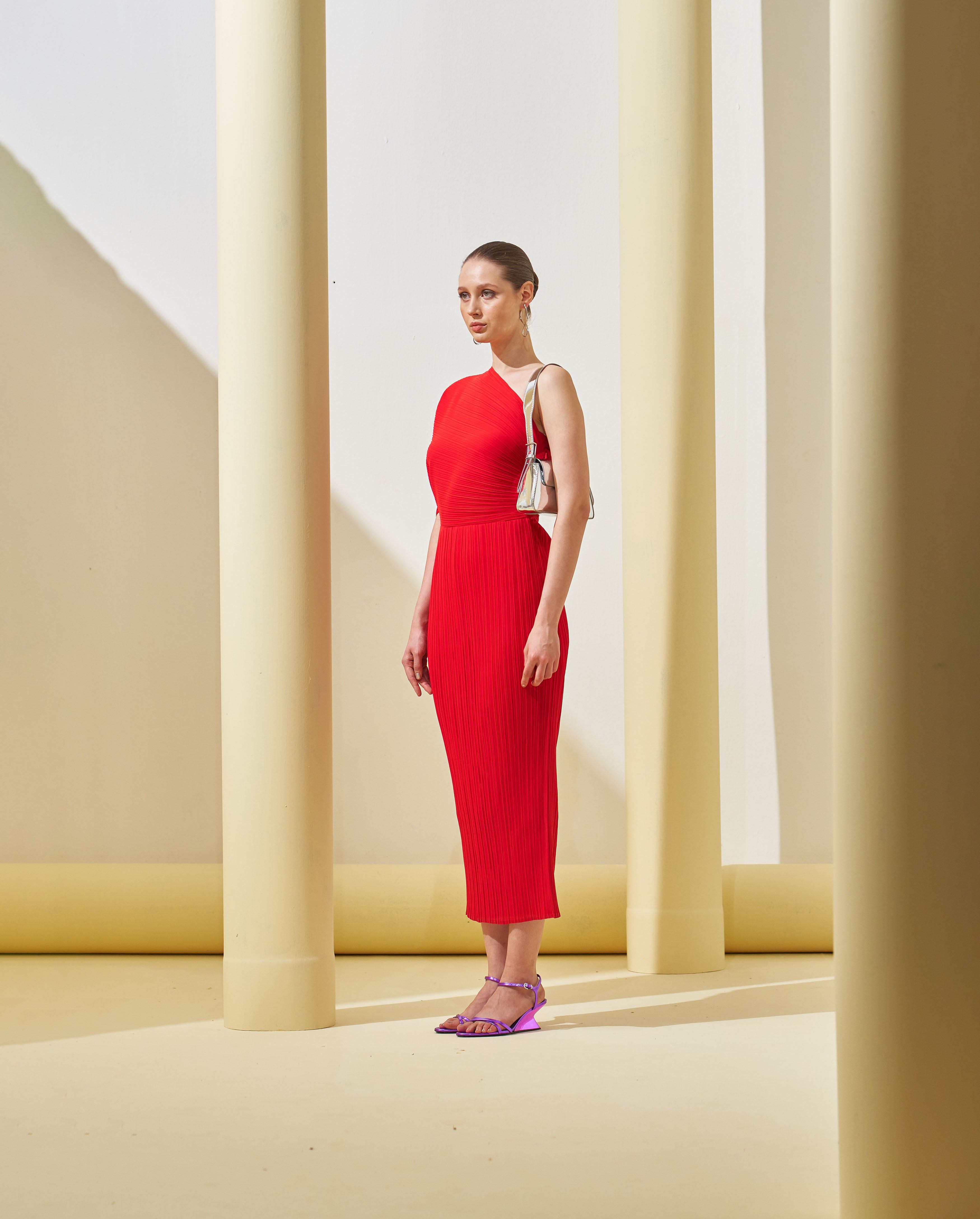 RED ONE SHOULDER DRAPE DRESS