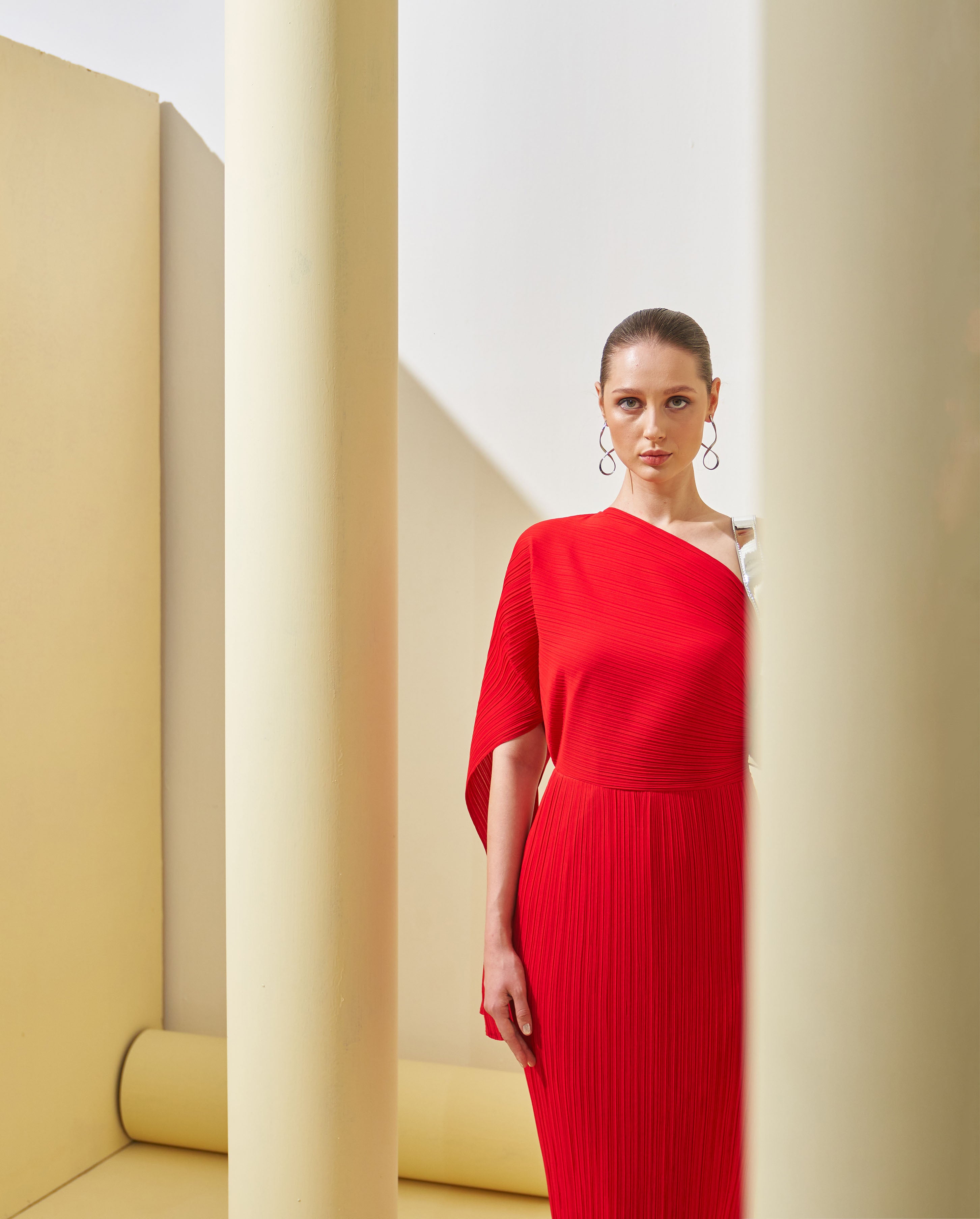 RED ONE SHOULDER DRAPE DRESS