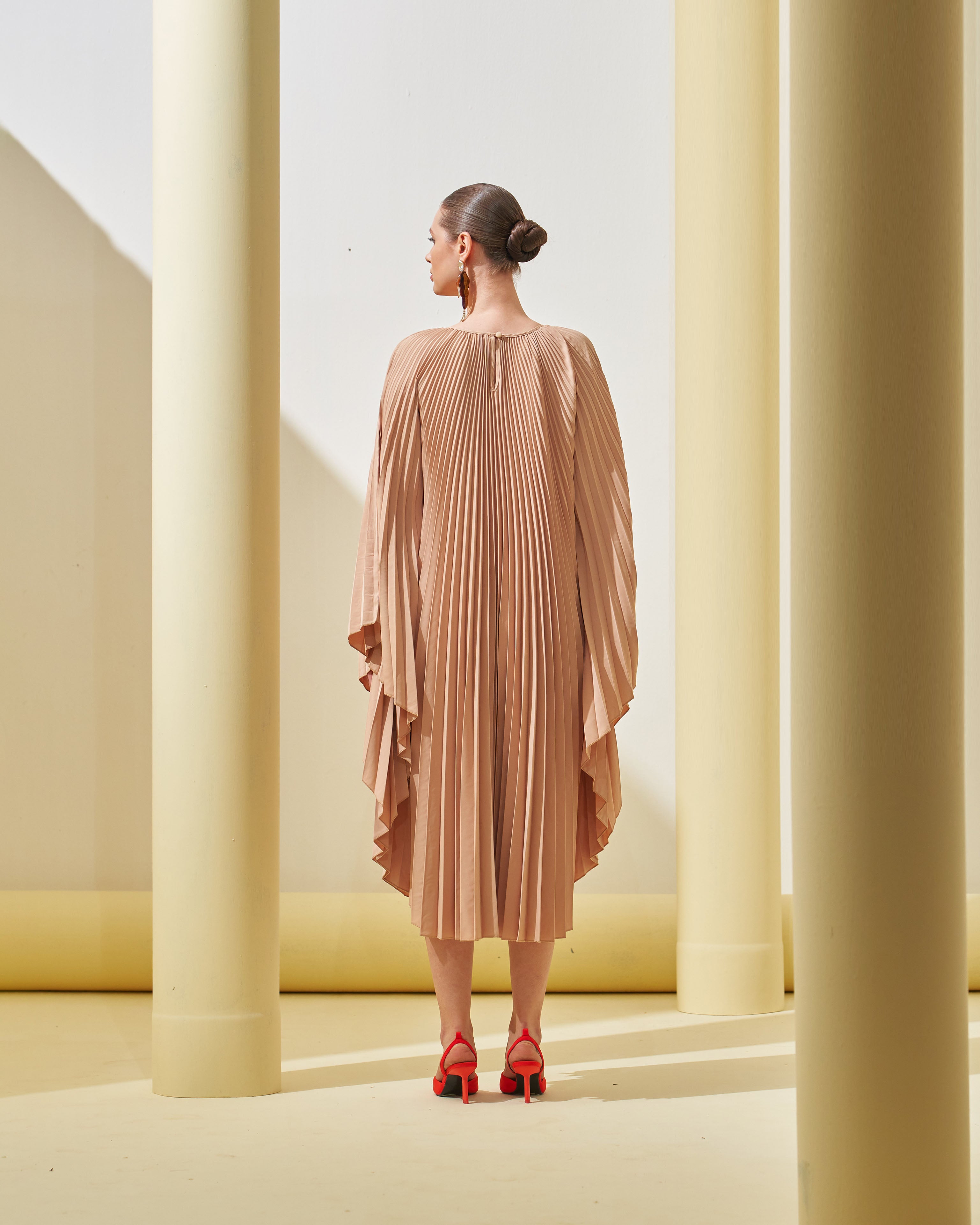 BEIGE PLEATED CAPE