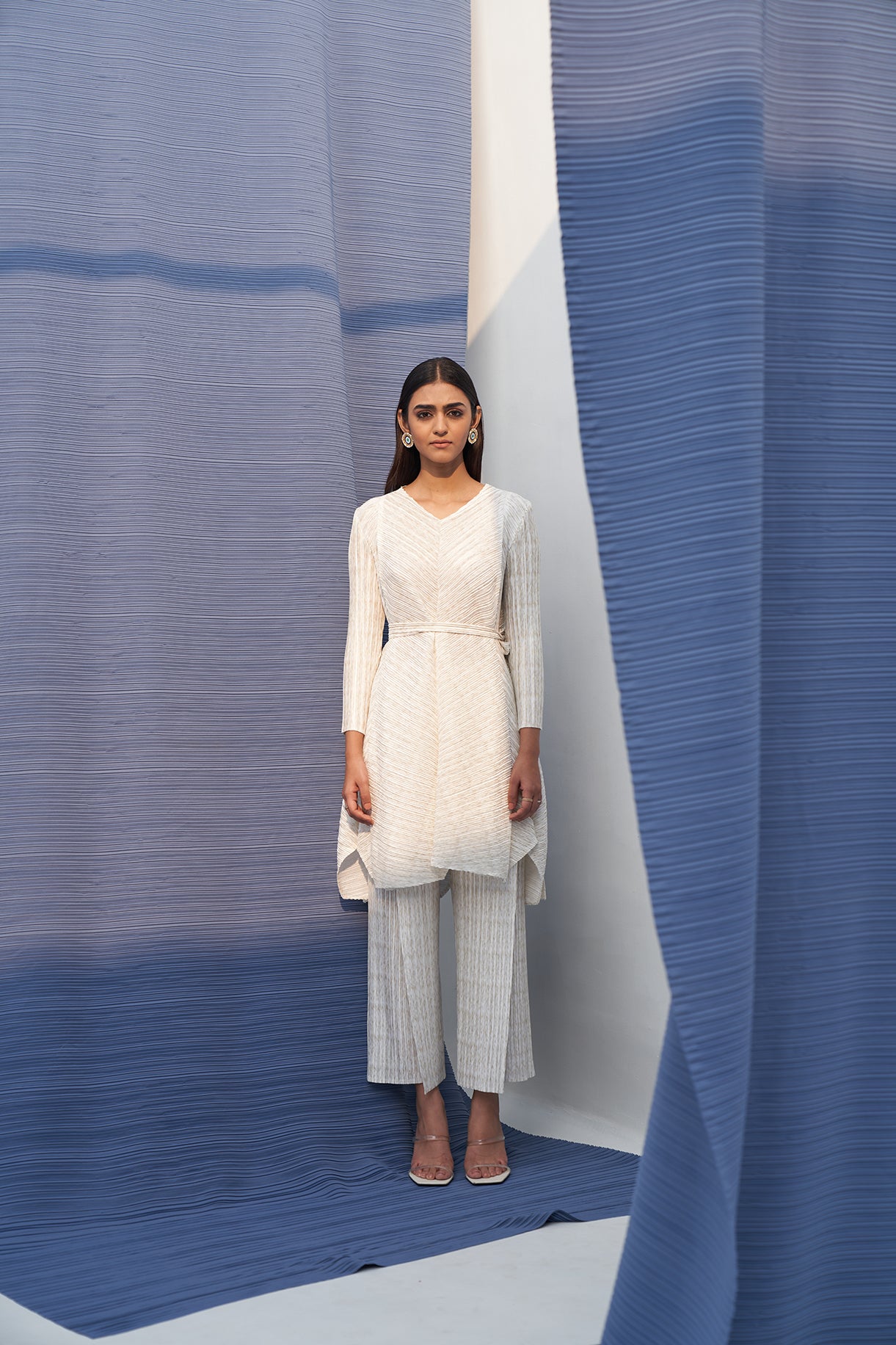 WHITE METALLIC LONG V NECK COORD SET