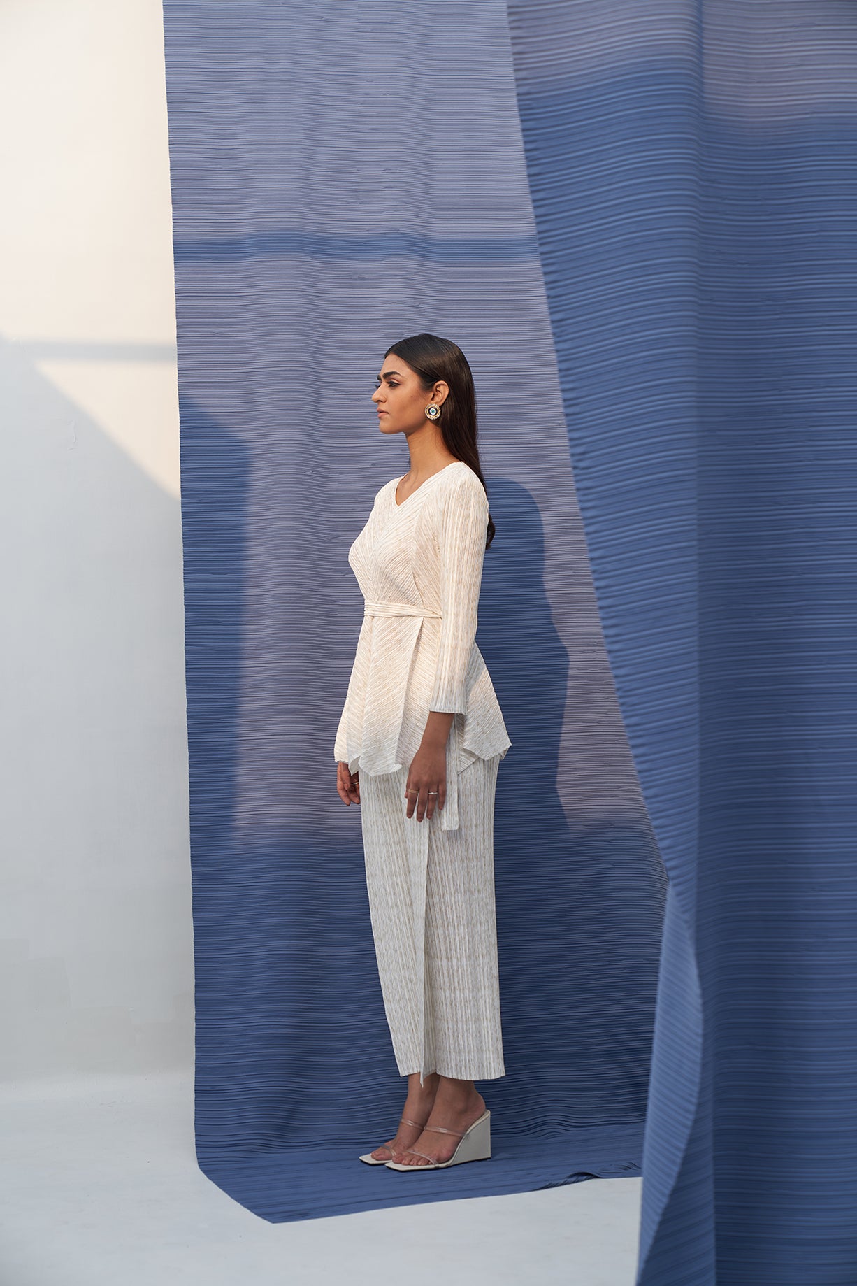 WHITE METALLIC V NECK COORD SET