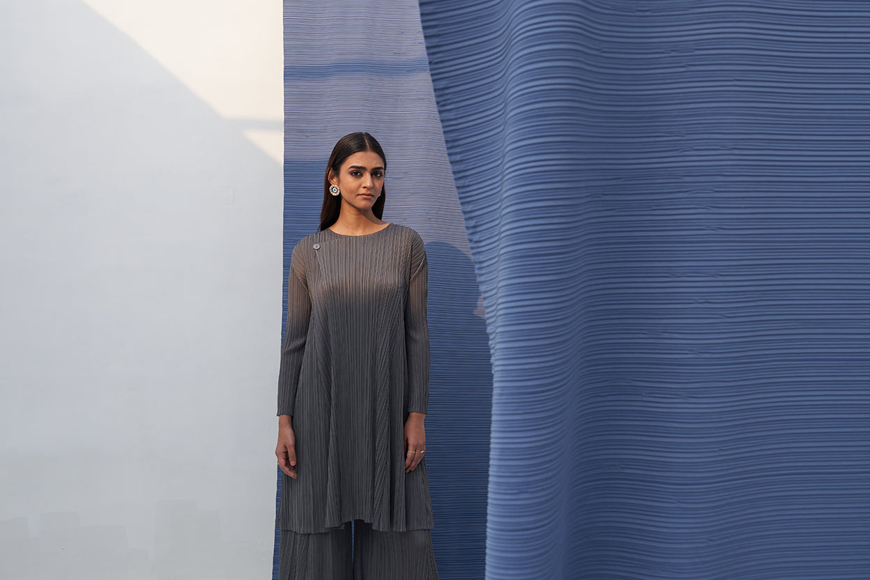 LIGHT GREY FLAP BUTTON KURTI SET