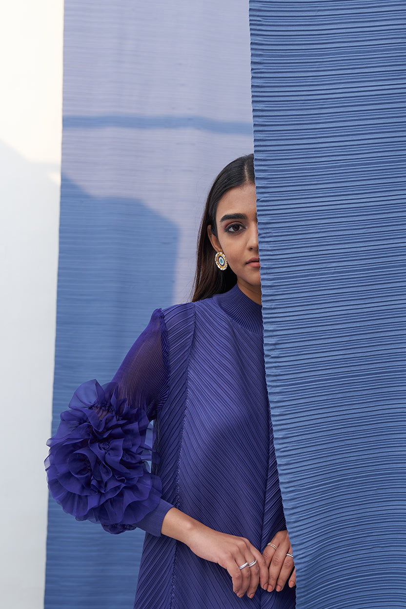 BLUE FLOWER SLEEVES PLEAT DRESS