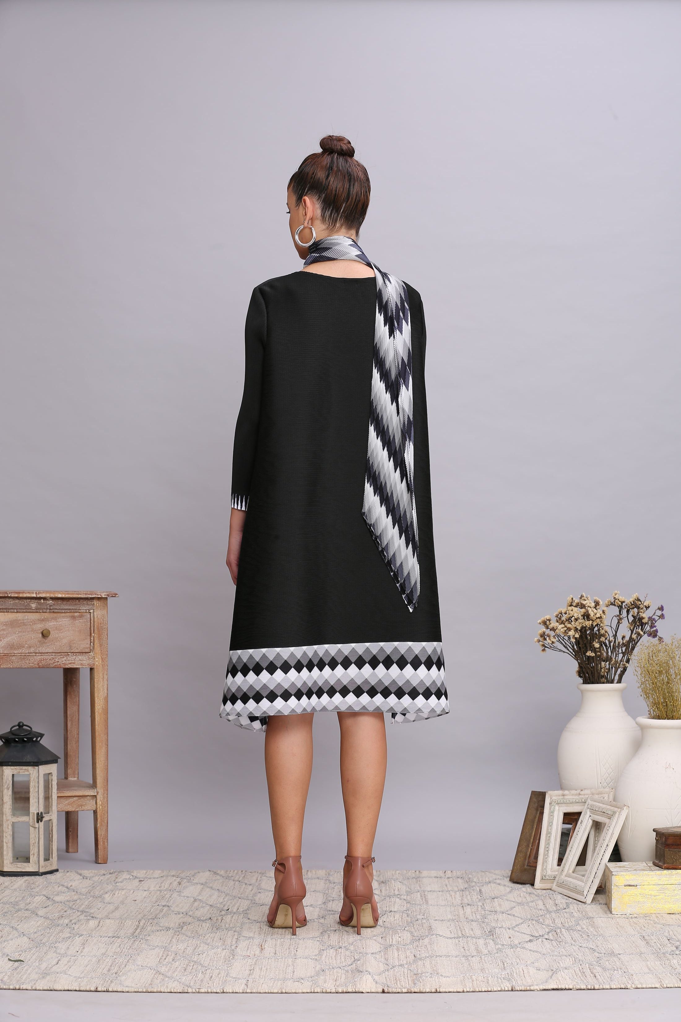 BLACK KURTI DIAMOND PRINT DRESS WITH SCARF