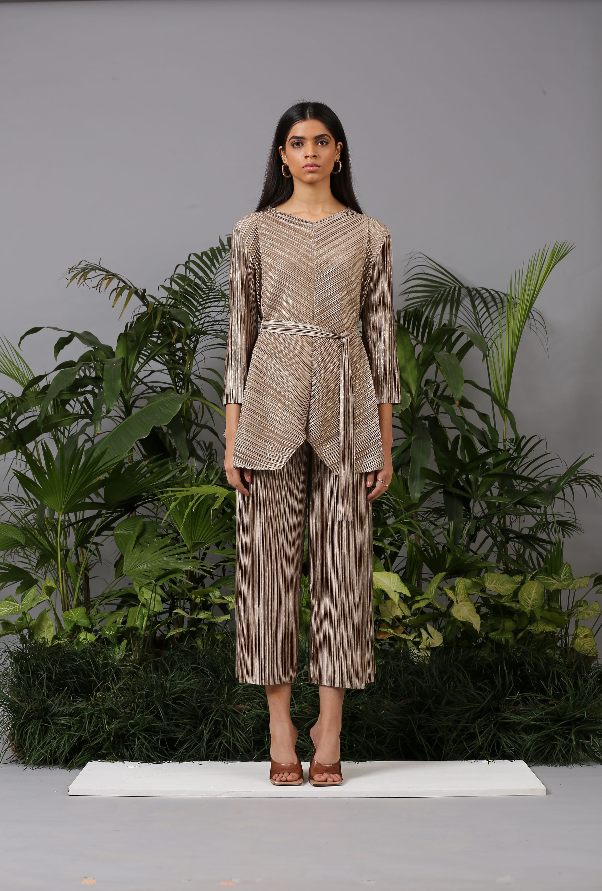 GOLD METALLIC V NECK COORD SET