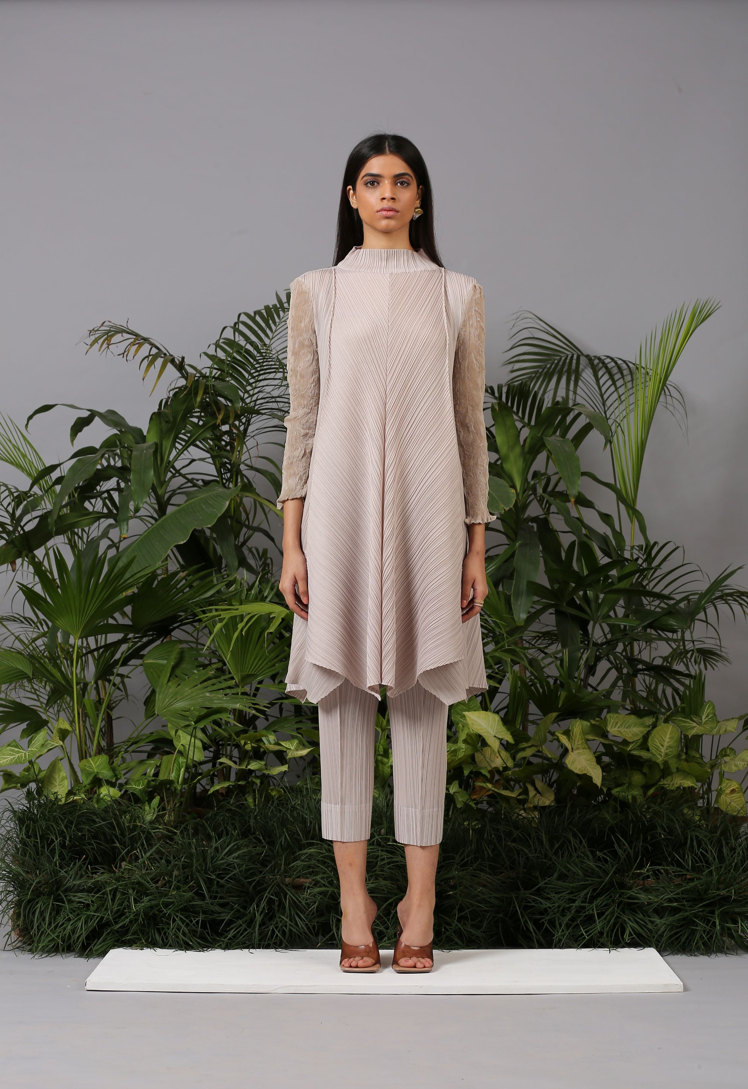 BEIGE CRUSHED SLEEVES KURTI SET