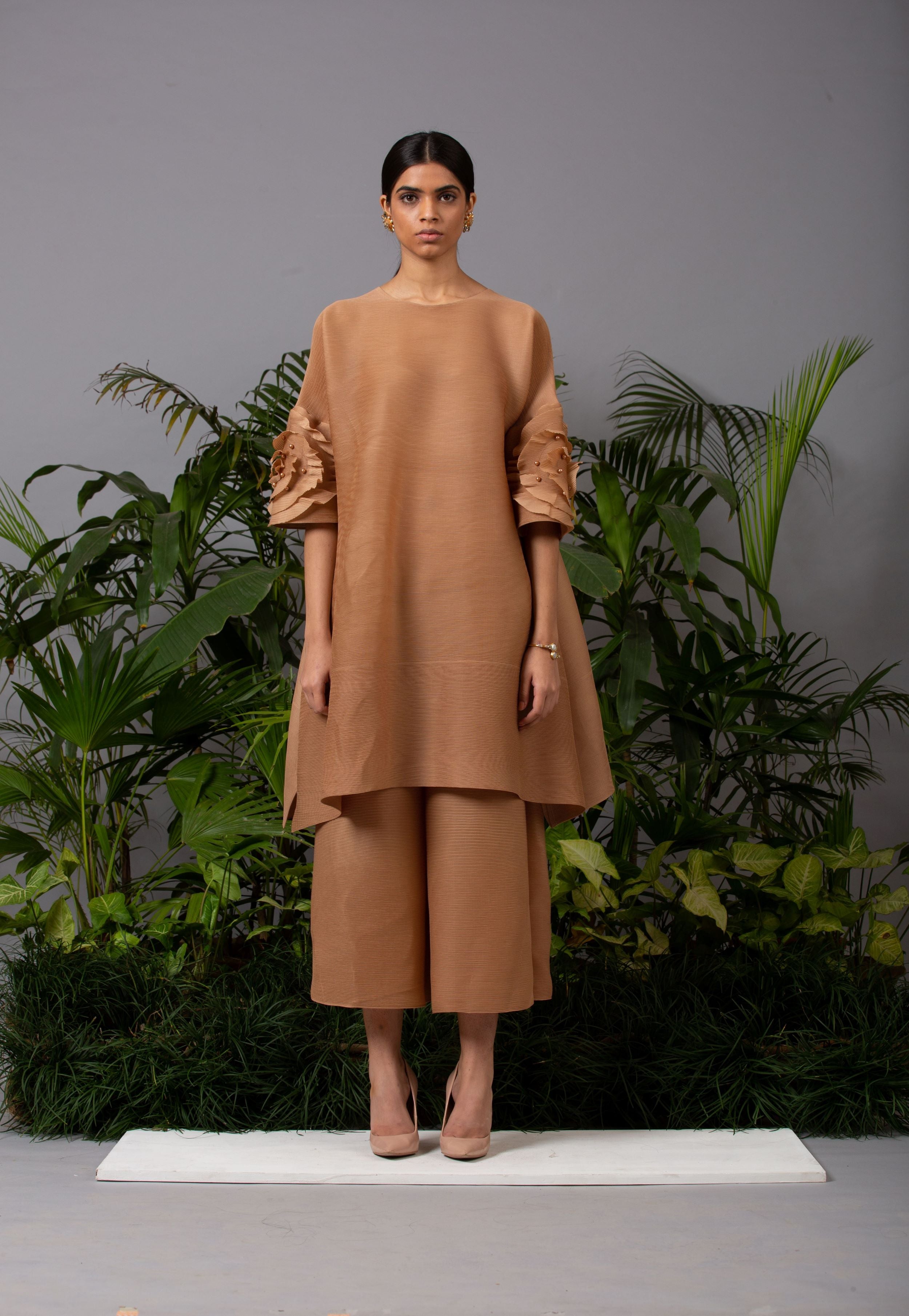 BROWN FLOWER SLEEVES KURTI SET