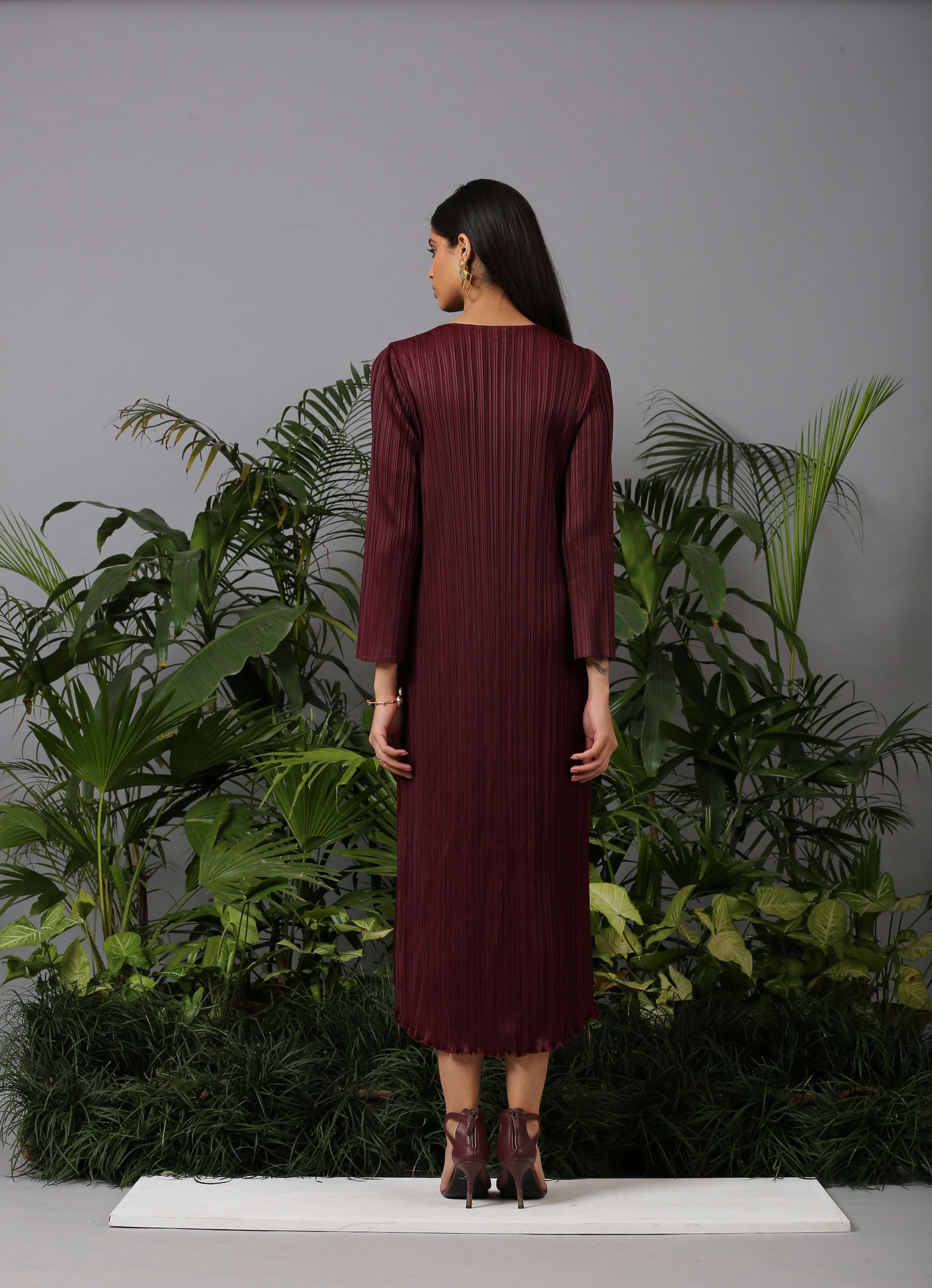 MAROON V NECK RUFFLE DRESS