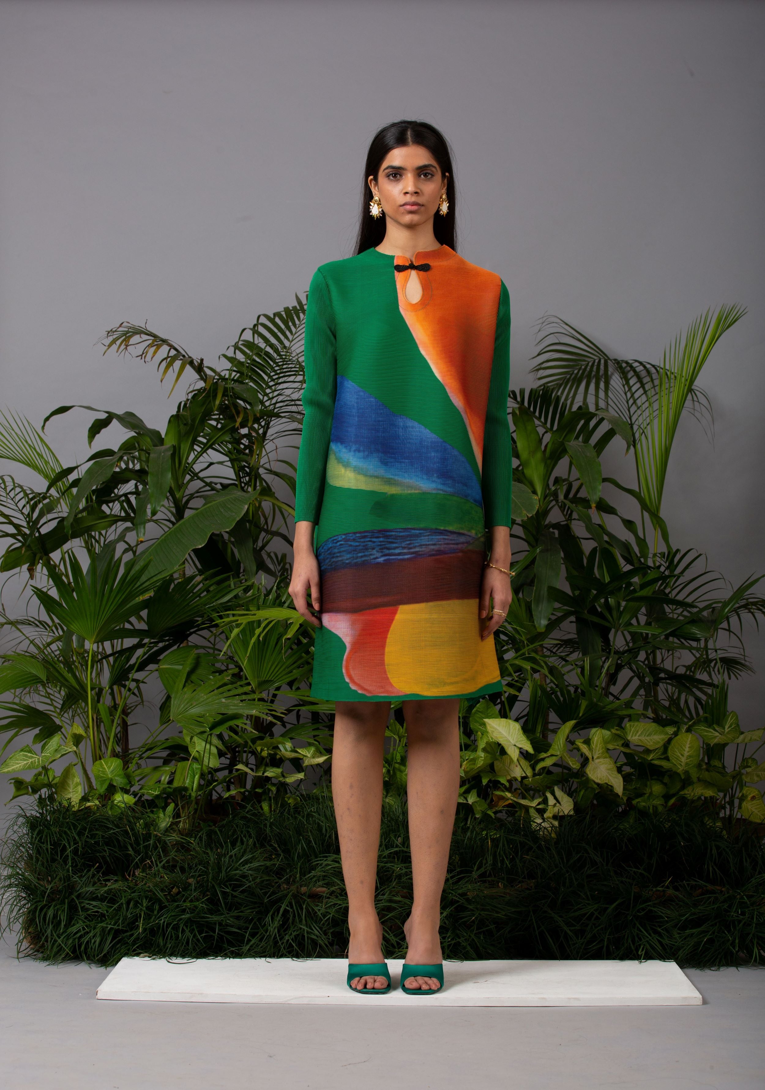 GREEN VIBRANT PRINT PLEATS DRESS